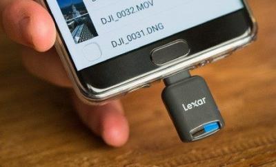 Lexar C1 microSDリーダー